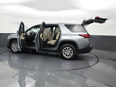 Used 2023 Chevrolet Traverse LS FWD image 35