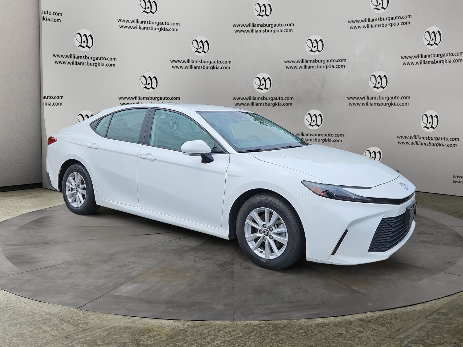 Used 2025 Toyota Camry LE FWD image 7