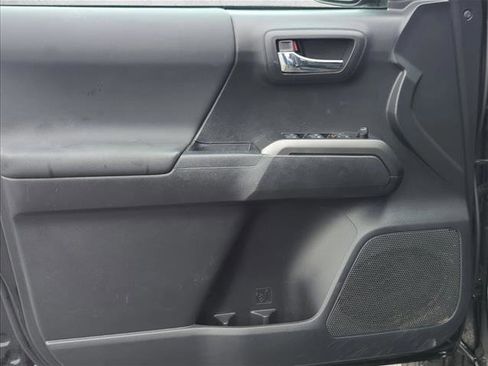 Used 2023 Toyota Tacoma TRD Off-Road image 17