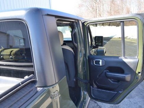 Used 2021 Jeep Gladiator Willys image 35