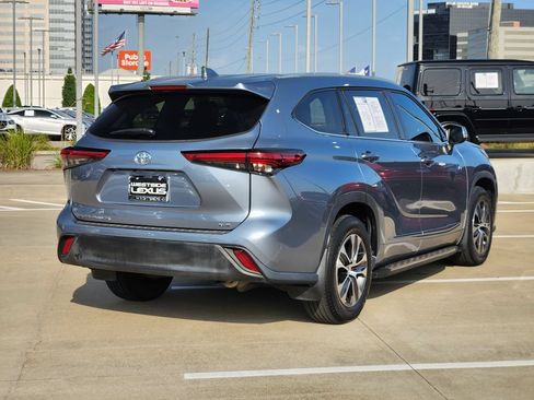 Used 2022 Toyota Highlander XLE FWD image 7