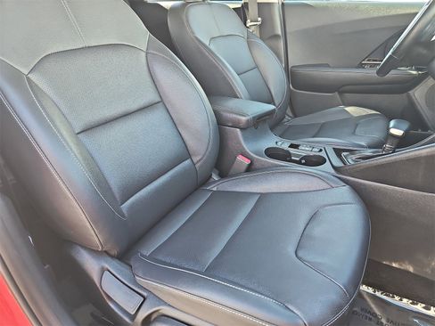 Used 2022 Kia Niro EX Premium image 10