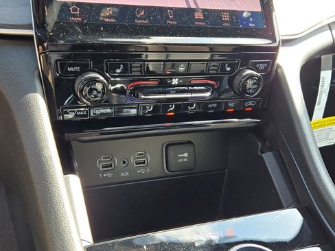 New 2025 Jeep Grand Cherokee Limited w/ MOPAR Finishing Package image 29