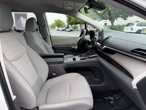 Used 2024 Toyota Sienna LE AWD/4WD image 13