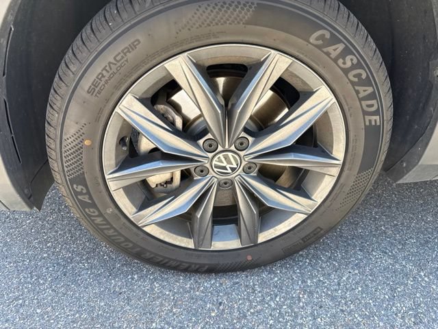 Used 2023 Volkswagen Tiguan SE w/ Panoramic Sunroof Package FWD image 15