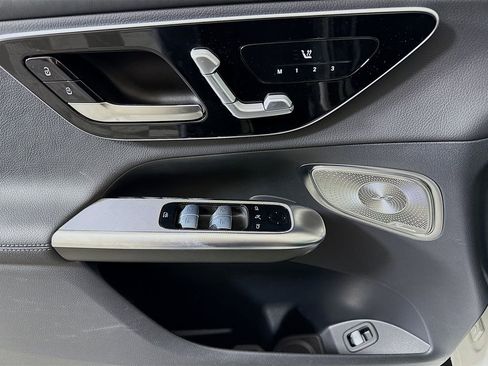 Used 2024 Mercedes-Benz GLC 300 4MATIC w/ Advanced USB Package image 18