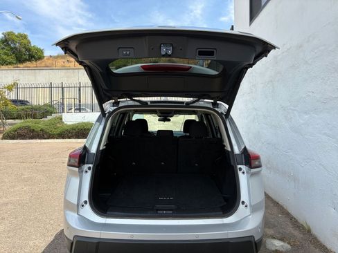 Used 2025 Nissan Rogue SV FWD image 33