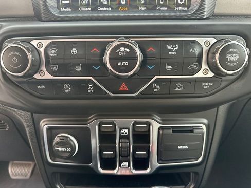 Used 2023 Jeep Gladiator Overland image 31
