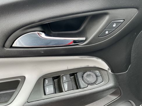 Used 2023 Chevrolet Equinox LT w/ Driver Convenience Package image 32