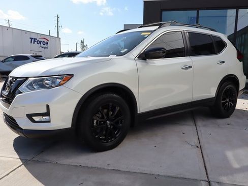 Used 2018 Nissan Rogue SV image 8