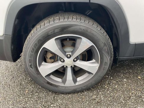 Used 2019 Jeep Cherokee Limited image 9