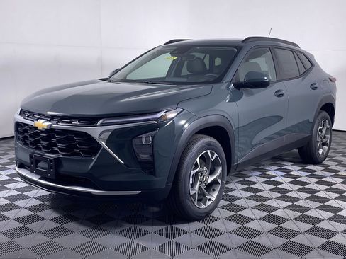 New 2025 Chevrolet Trax LT w/ Driver Confidence Package image 16