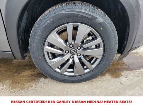 Certified 2025 Nissan Pathfinder SV image 22