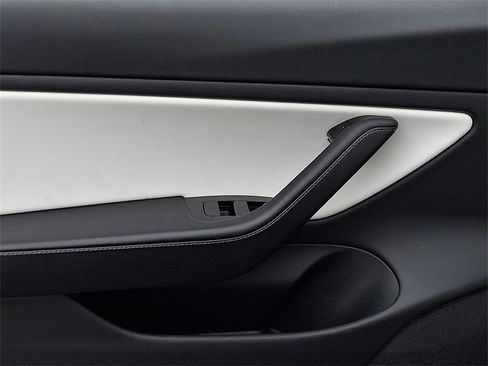 Used 2018 Tesla Model 3 Long Range image 13