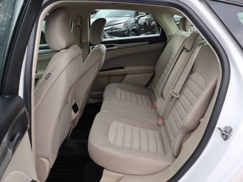 Used 2019 Ford Fusion SE FWD image 18