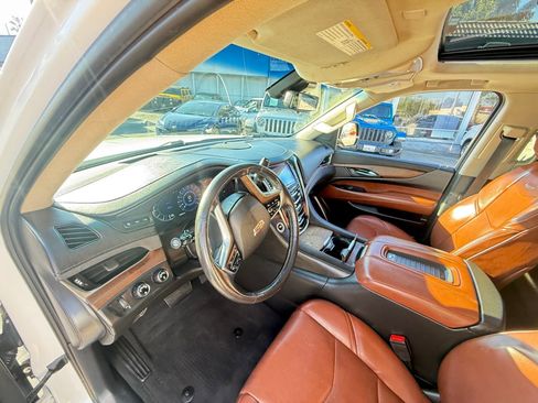 Used 2019 Cadillac Escalade Premium Luxury image 12