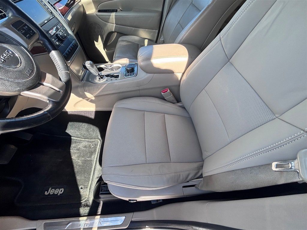 Used 2013 Jeep Grand Cherokee Limited w/ Luxury Group II AWD/4WD image 13