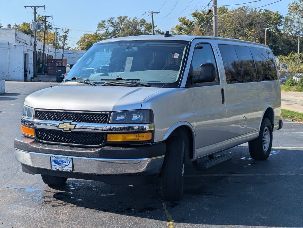 Used 2023 Chevrolet Express 3500 LS w/ Chrome Appearance Package RWD image 3