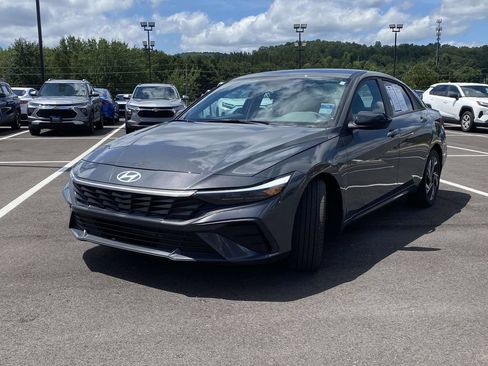 Certified 2025 Hyundai Elantra Sport FWD image 7