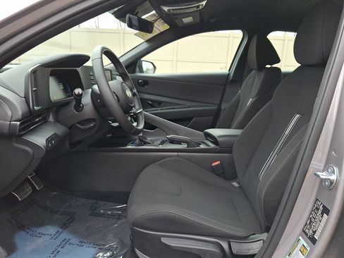 Certified 2025 Hyundai Elantra Sport image 14