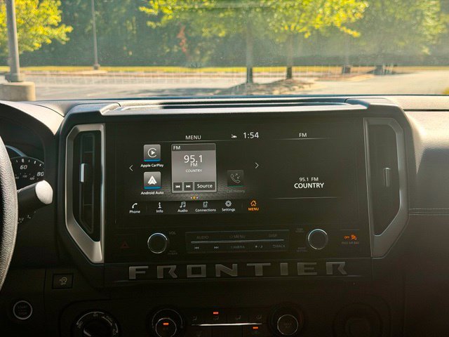 Used 2025 Nissan Frontier SV AWD/4WD image 16