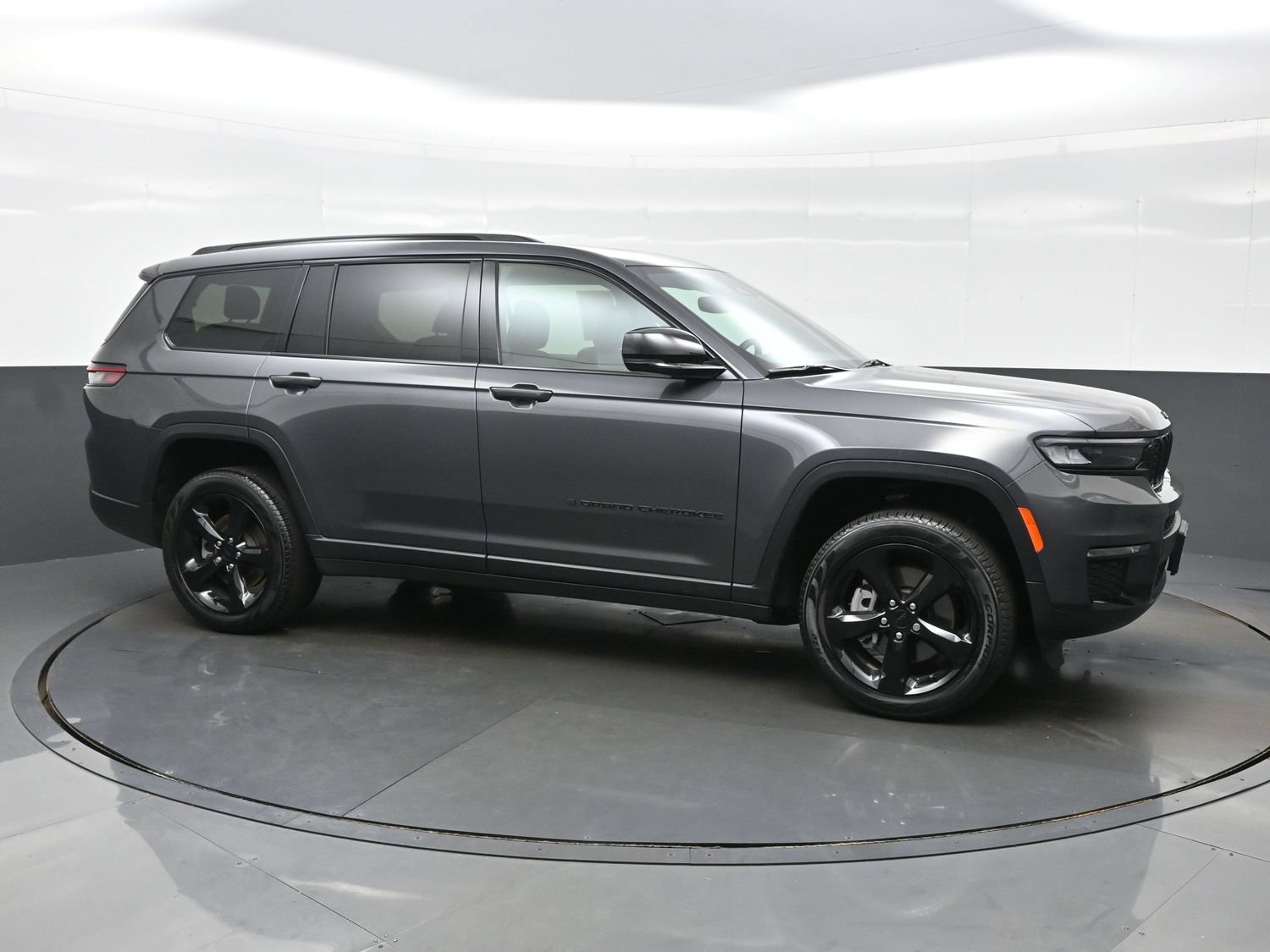 Used 2024 Jeep Grand Cherokee L Limited w/ Black Appearance Package AWD/4WD image 7