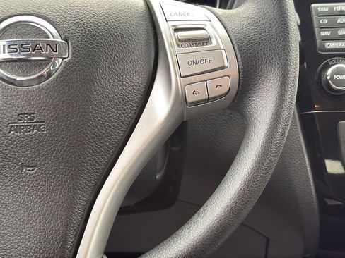 Used 2015 Nissan Rogue SV w/ SV Premium Package FWD image 12