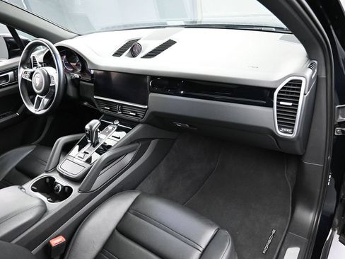 Certified 2022 Porsche Cayenne AWD/4WD image 32
