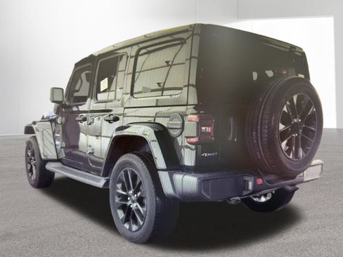 Used 2022 Jeep Wrangler Unlimited Sahara w/ Cold Weather Group AWD/4WD image 7