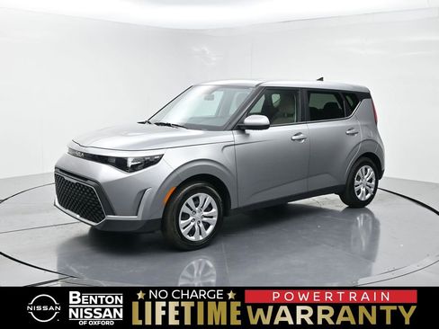 Used 2025 Kia Soul LX FWD image 1
