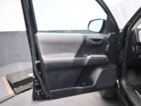 Used 2019 Toyota Tacoma SR5 RWD image 13