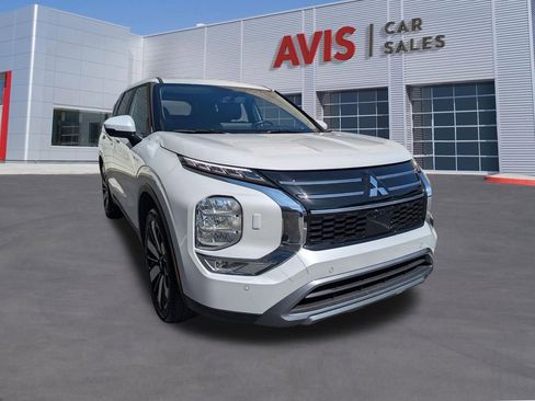 Used 2025 Mitsubishi Outlander SE AWD/4WD image 3