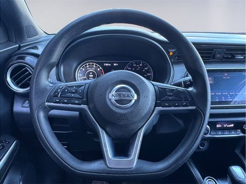 Used 2019 Nissan Kicks SV FWD image 12
