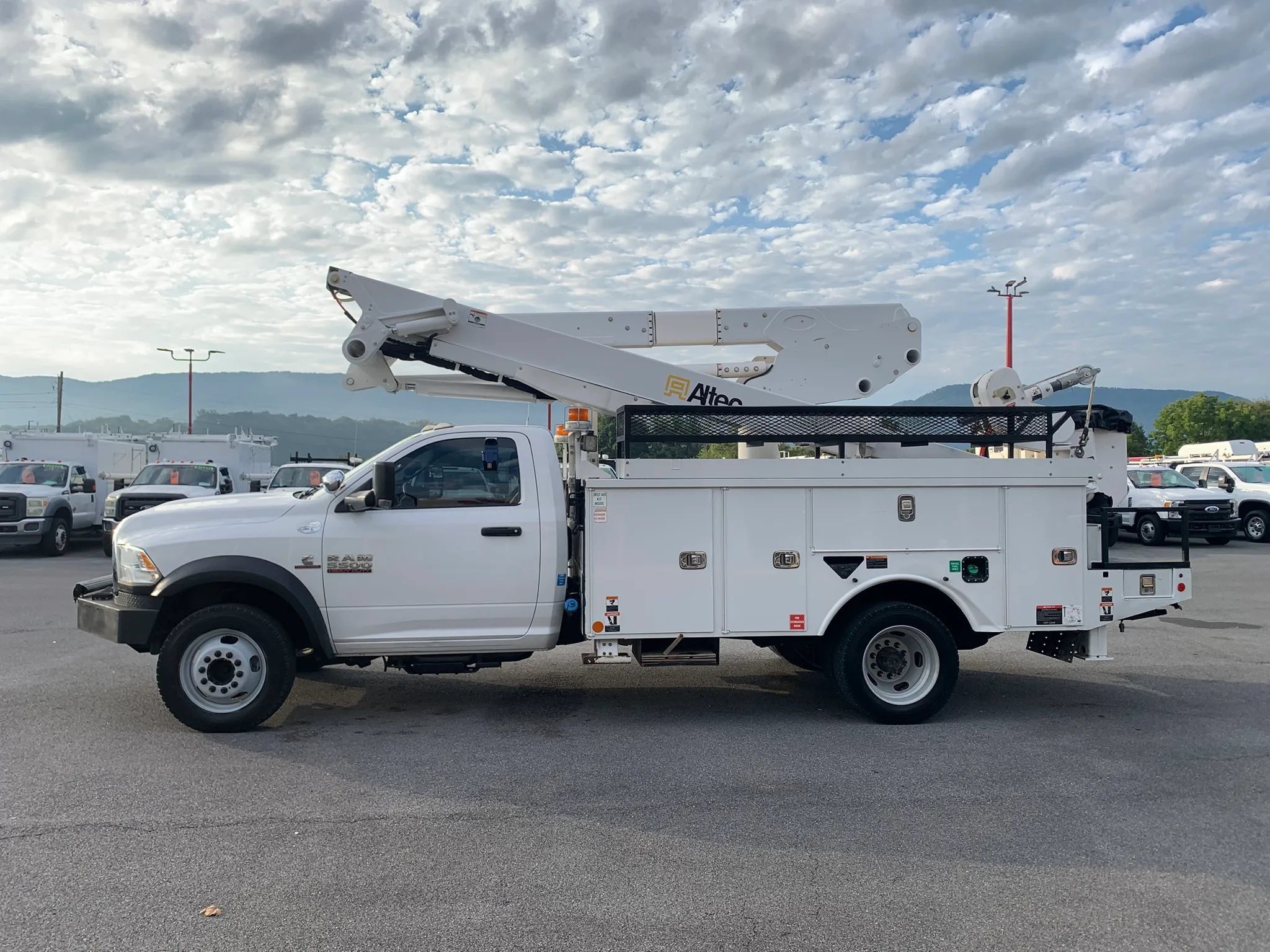 Used 2018 RAM 5500 Tradesman w/ Power & Remote Entry Group AWD/4WD image 5