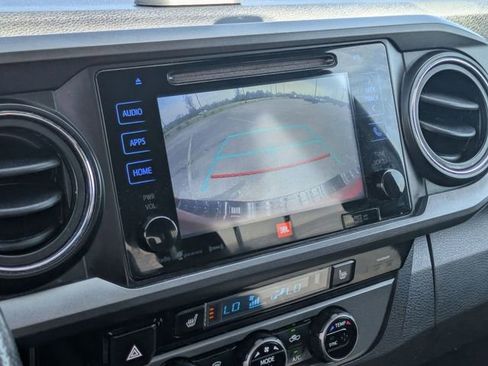 Used 2017 Toyota Tacoma TRD Sport AWD/4WD image 23