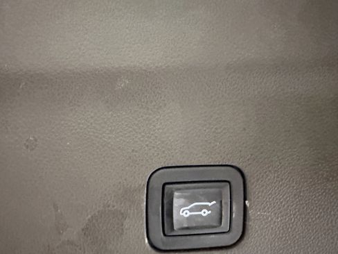 Certified 2024 Cadillac Escalade ESV Premium Luxury w/ Performance Package image 21