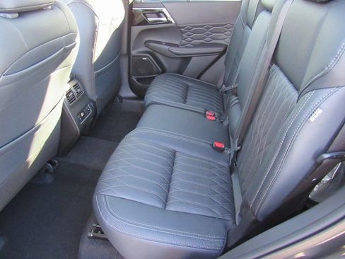 New 2026 Mitsubishi Outlander SEL FWD image 8