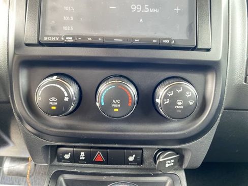 Used 2016 Jeep Patriot Latitude AWD/4WD image 18