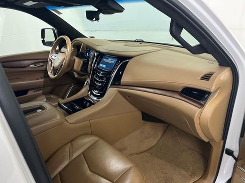 Used 2017 Cadillac Escalade Platinum image 23