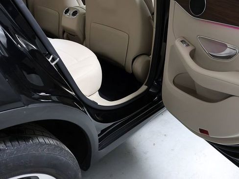 Certified 2022 Mercedes-Benz GLC 300 4MATIC image 34