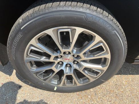 New 2026 GMC Yukon XL Denali w/ Sun & Power Step Package AWD/4WD image 10