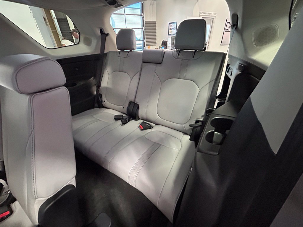 Used 2023 Honda Pilot Touring image 7