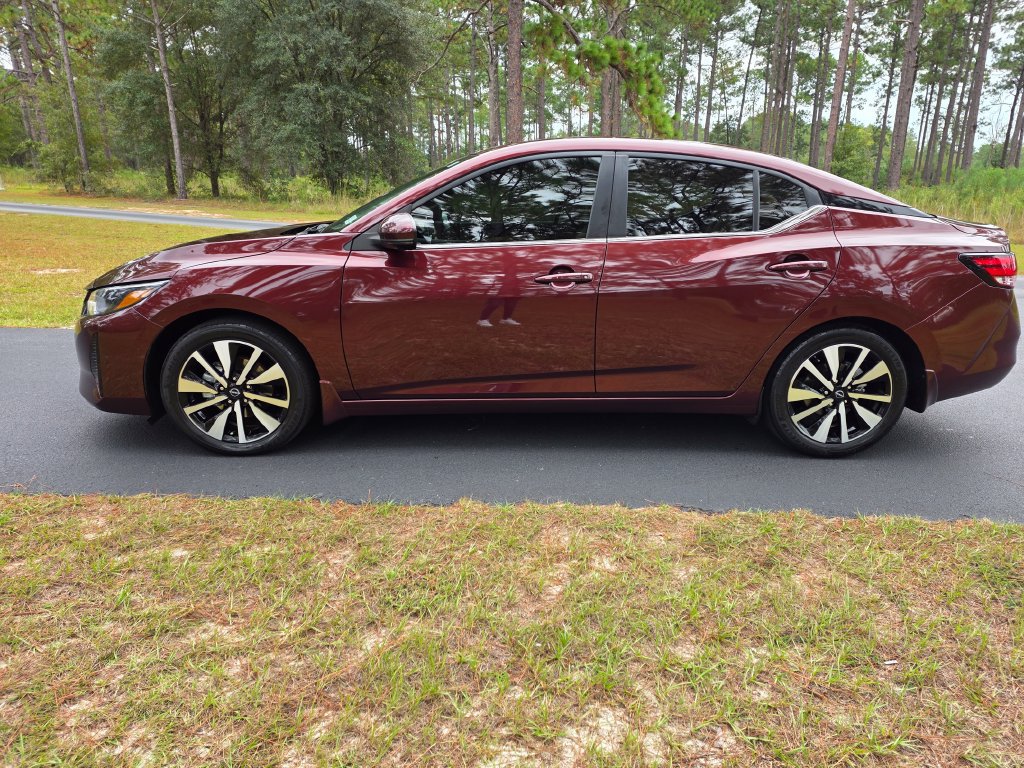Used 2024 Nissan Sentra SV w/ SV Premium Package FWD image 2