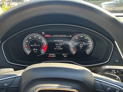 Used 2021 Audi Q5 2.0T Premium Plus w/ Premium Plus Package AWD/4WD image 9