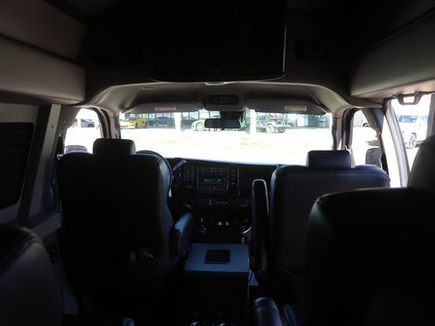 Used 2020 GMC Savana 2500 w/ Enhanced Convenience Package image 26