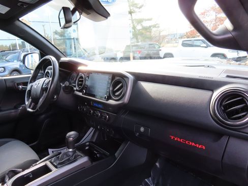 Used 2021 Toyota Tacoma TRD Sport image 17