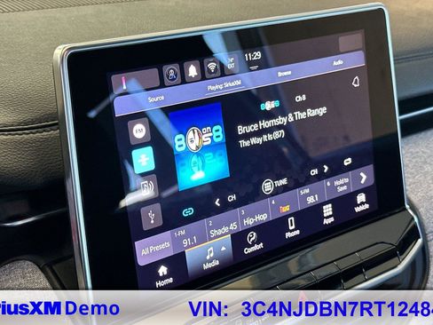 Used 2024 Jeep Compass Latitude image 28