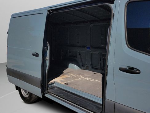 Used 2021 Mercedes-Benz Sprinter 144 Cargo image 17