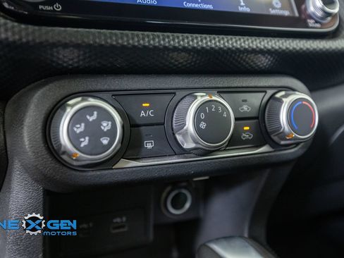 Used 2023 Nissan Kicks SV w/ Exterior Package FWD image 22