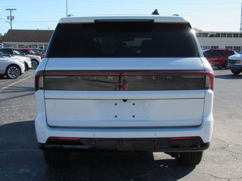 New 2025 Lincoln Navigator Reserve w/ Jet Appearance Package image 4